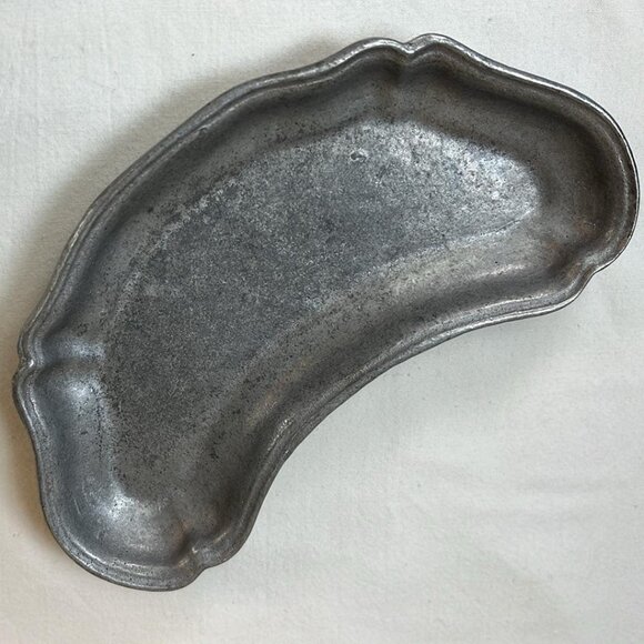 Vintage Armetale Possibly Wilton Cresent shaped Relish Tray Tavern Renaissance - Picture 1 of 8